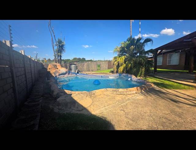 4 BEDROOM HOUSE FOR SALE IN THE REEDS